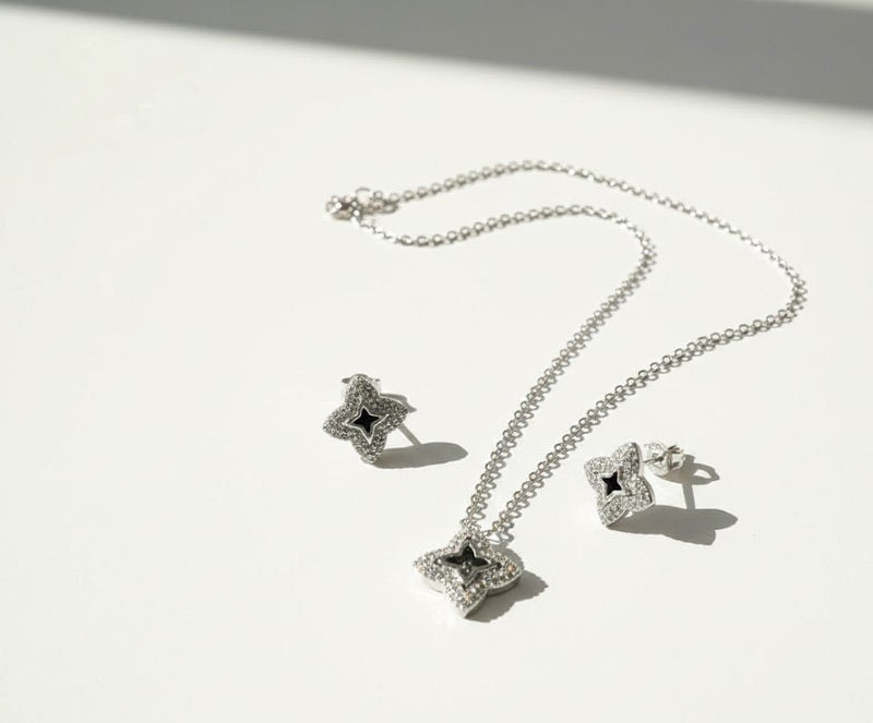 Geometric Quatrefoil Set